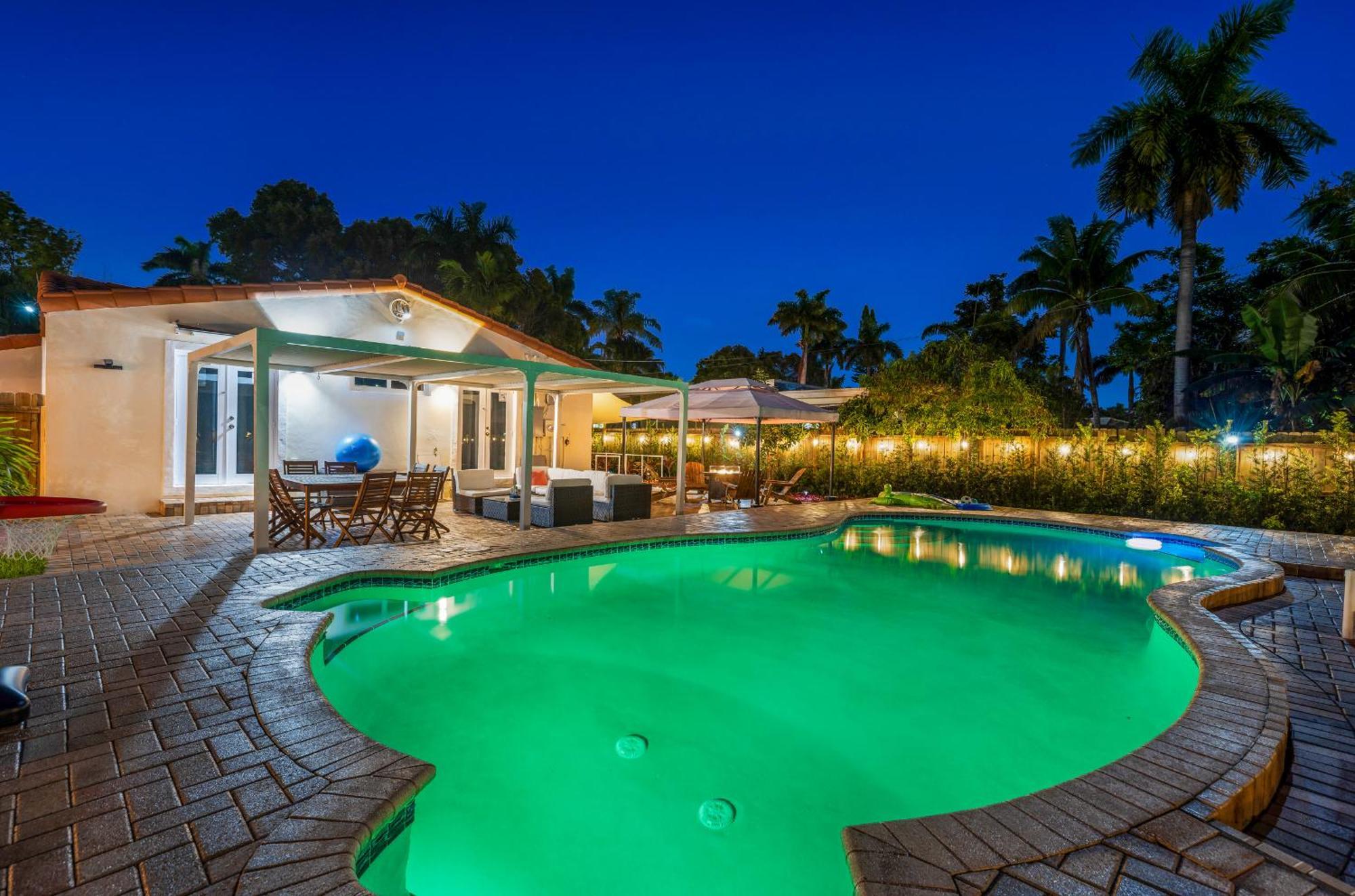 Coastal Paradise 7 Min To Beach With Game Room Mini Golf And Heated Pool Hollywood Luaran gambar